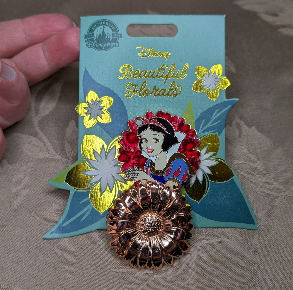 Disney Pins Beautiful Florals Snow White Pin, NWT! - Picture 2 of 10